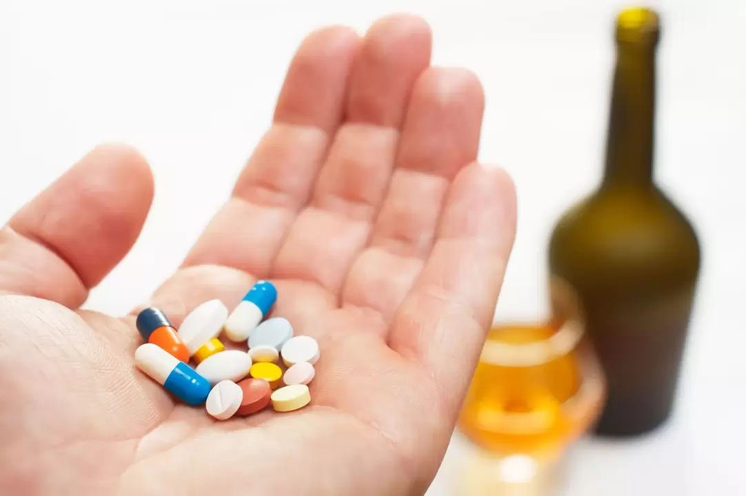 Antibiyotik ve alkolü birleştirmek mümkün mü