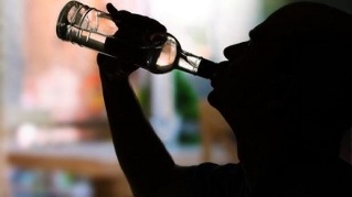 alkolizmin ilk belirtileri ve semptomları